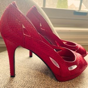 Perfect for date night or a night with friends!White House Black Market heels